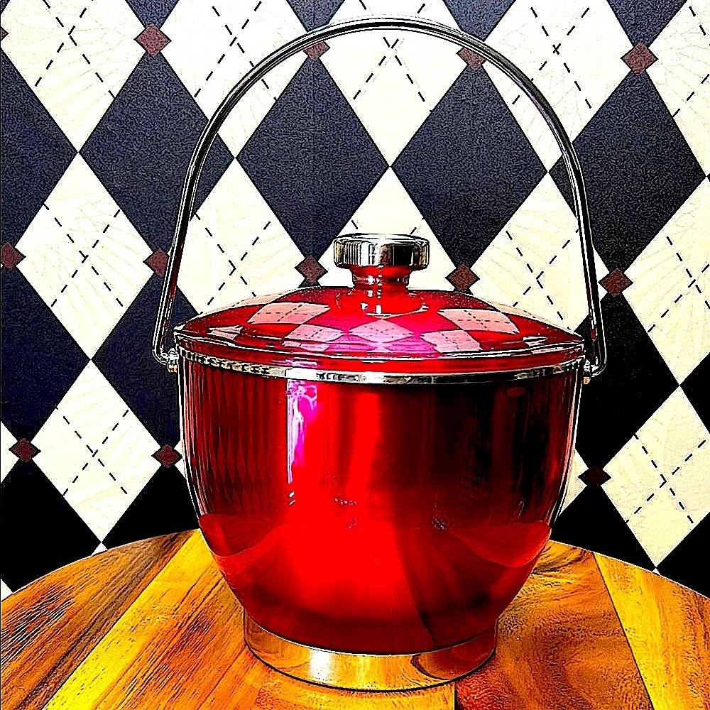 Mid-Century Red Acrylic & Stainless Steel Ice Bucket – Bold Retro Barware - Picture 4 of 14